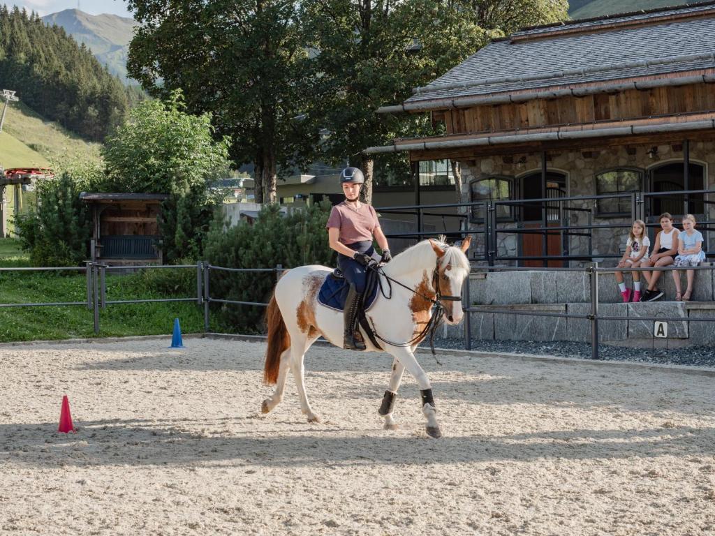 Ratsutamine hotelli aladel või selle läheduses