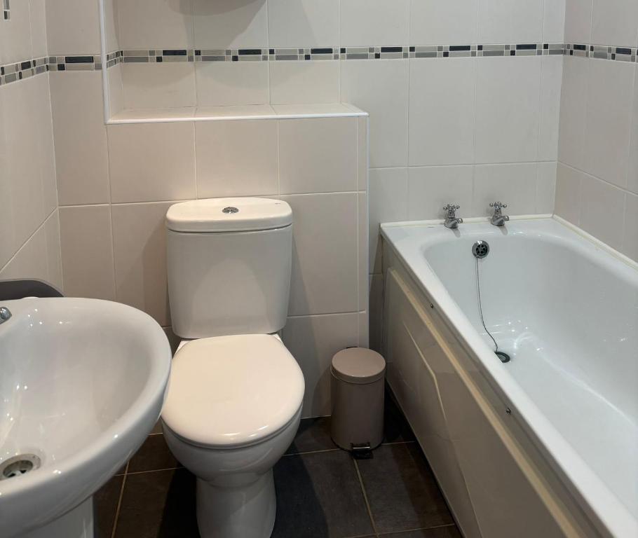 Salle de bains dans l'établissement Portrush West Strand, Seaviews, 2 balconies sleeps 6