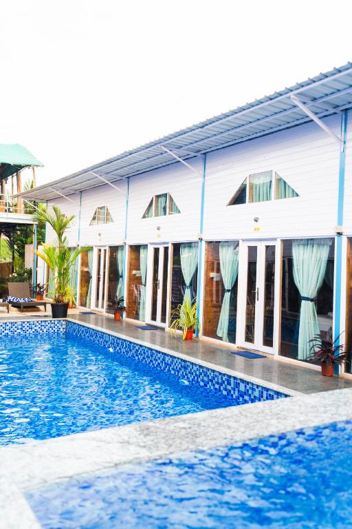 Bazén v ubytování Bayview Cottage Pool nebo v jeho okolí
