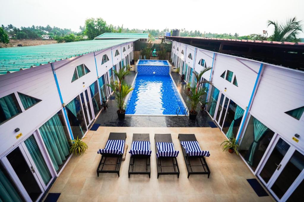 Bazén v ubytování Bayview Cottage Pool nebo v jeho okolí