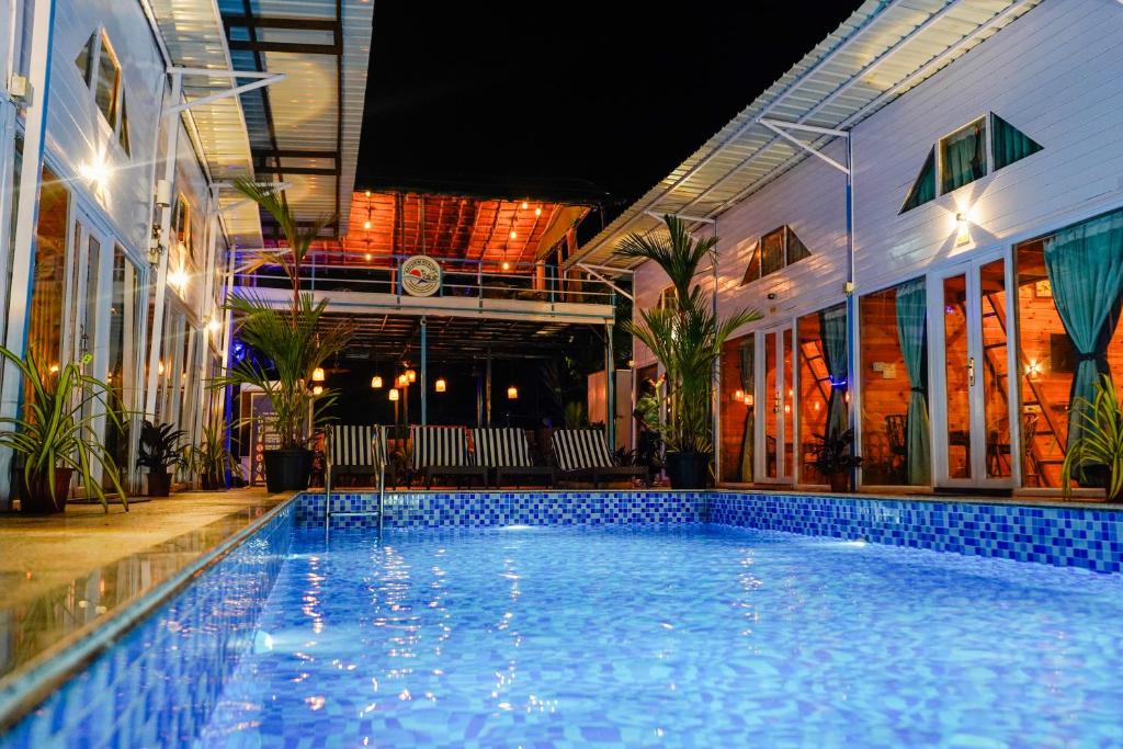 Bazén v ubytování Bayview Cottage Pool nebo v jeho okolí