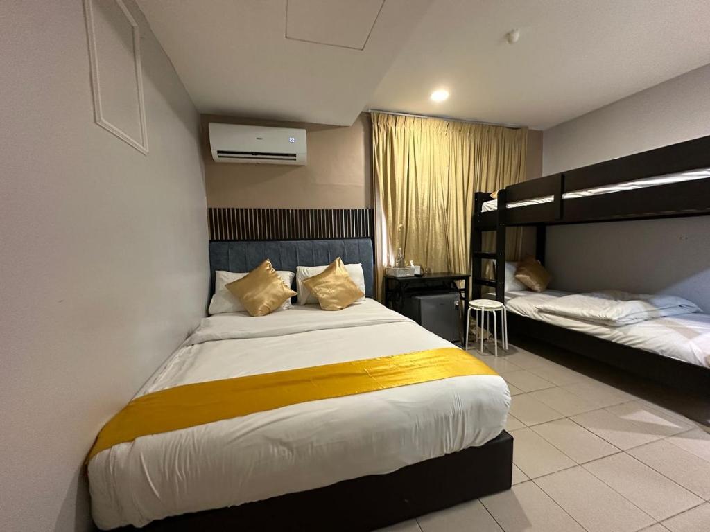 Postel nebo postele na pokoji v ubytování SS Grey Hotel 2