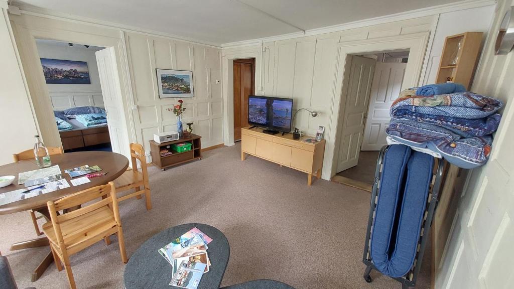TV a/nebo společenská místnost v ubytování Ferienwohnung Rothorn Meiringen
