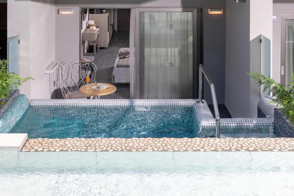 Pearl SeaBreeze Suites - 12