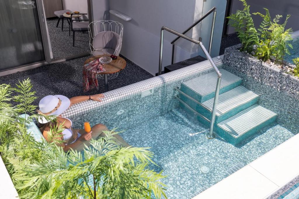 Pearl SeaBreeze Suites - 19