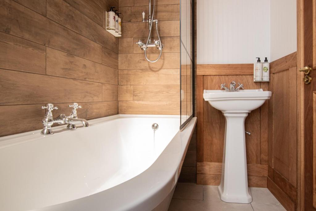 The Old Farmhouse Pub and Rooms - Resim 37