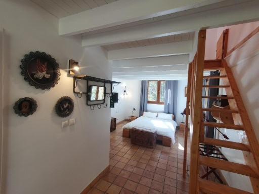 Postel nebo postele na pokoji v ubytování Le Moulin De La Pipe - Logis Hotel Restaurant