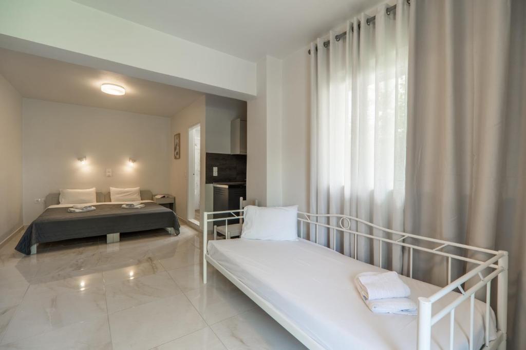 Postel nebo postele na pokoji v ubytování Rhoe Seaside Apartments