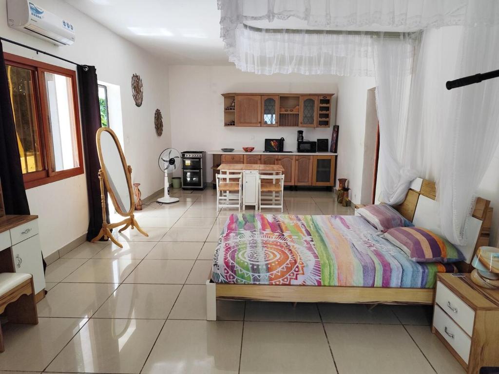 Kuchyň nebo kuchyňský kout v ubytování Villa Manamé, face à l'océan