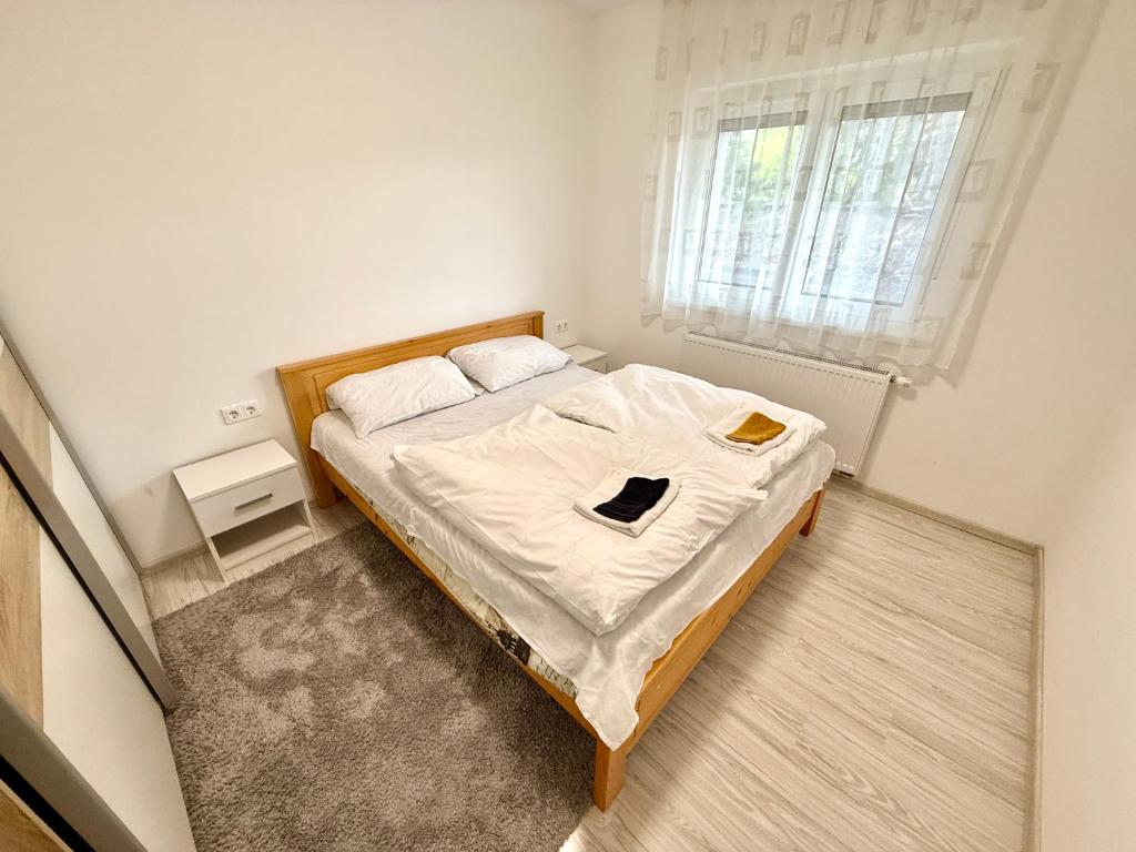 Posteľ alebo postele v izbe v ubytovaní Pine Apartment & Pool