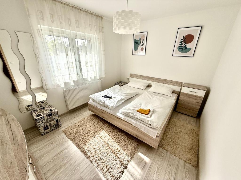 Posteľ alebo postele v izbe v ubytovaní Pine Apartment & Pool