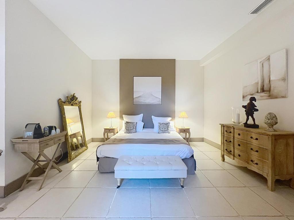 Chambres d'Hôtes La Maison de Léonie - Chambre Double Ou Lits Jumeaux De Luxe