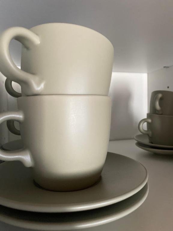 Příslušenství pro přípravu čaje a kávy v ubytování InGarda Rooms