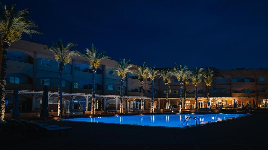 Bazén v ubytování Altafiumara Resort & Spa nebo v jeho okolí