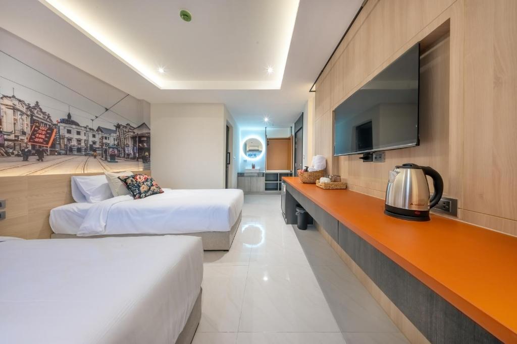 
Twin Room with City View
