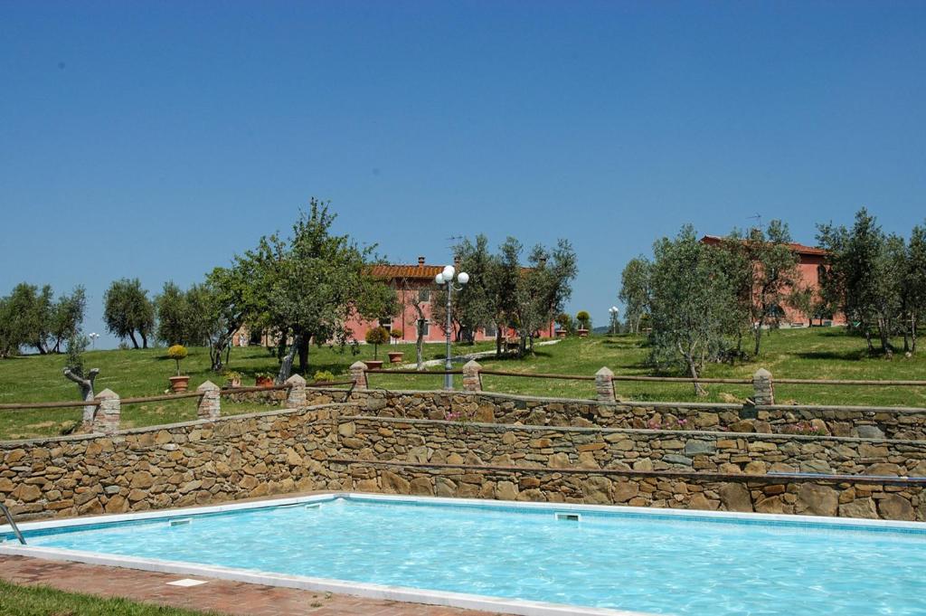 Bazén v ubytování Casa Elisabetta nebo v jeho okolí