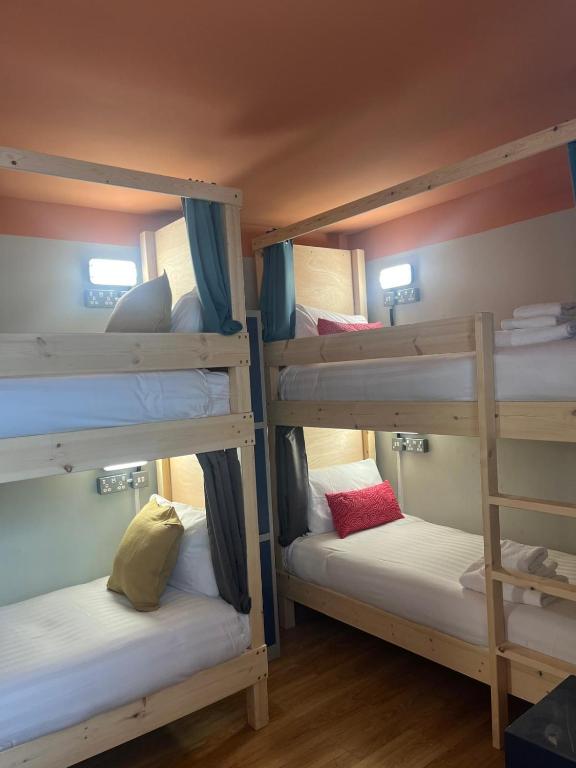 West Beach Hotel Brighton - Stapelbed In Vrouwenslaapzaal