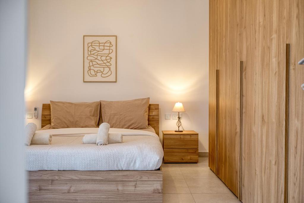 Postel nebo postele na pokoji v ubytování Anita's Modern Apartment Near Sliema, Valletta, St Julians