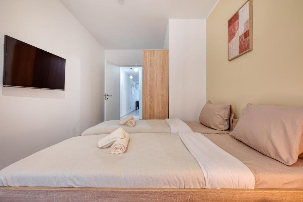 Postel nebo postele na pokoji v ubytování Anita's Modern Apartment Near Sliema, Valletta, St Julians