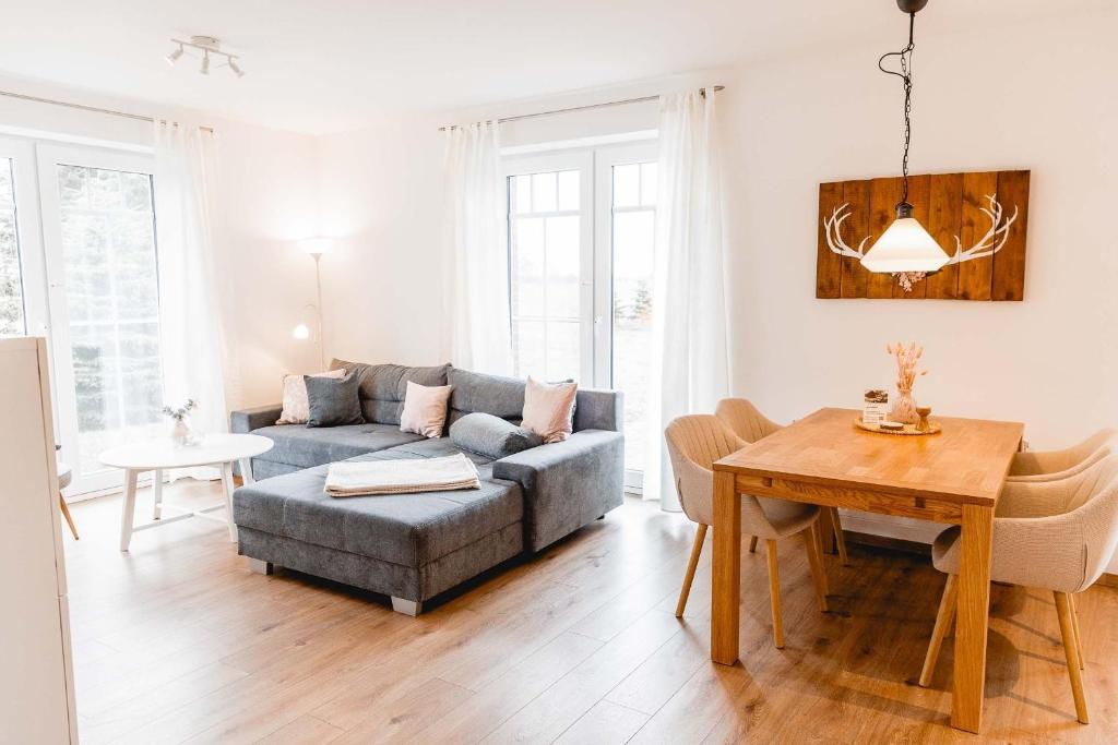 a living room with a couch and a table at Huxfeld-Hof - Wiesenblick in Grasberg