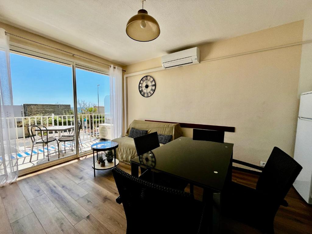 Posezení v ubytování Les Sables de Palavas - T2 à 50m de la plage - clim, wifi