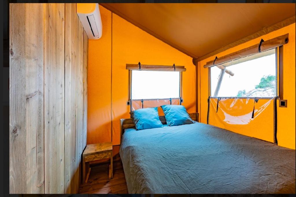 Postel nebo postele na pokoji v ubytování Punta Falconera camping & village