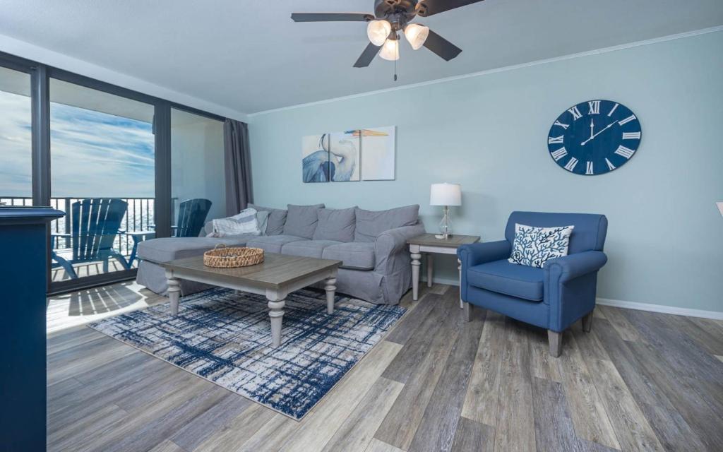 Χώρος καθιστικού στο Island Winds West 872 condo