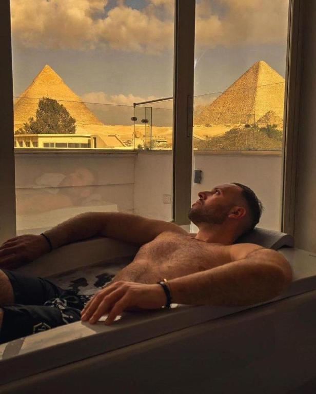Nespecifikovaný výhled na hory nebo výhled na hory při pohledu z hotelu