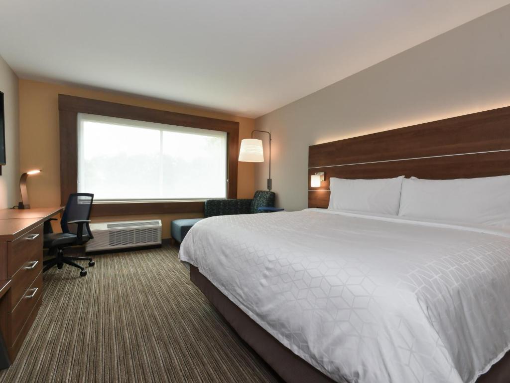 Holiday Inn Express & Suites Charlotte - Ballantyne by IHG photo