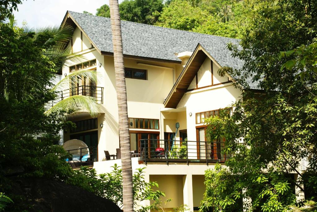 Budova, kde se vila nachází