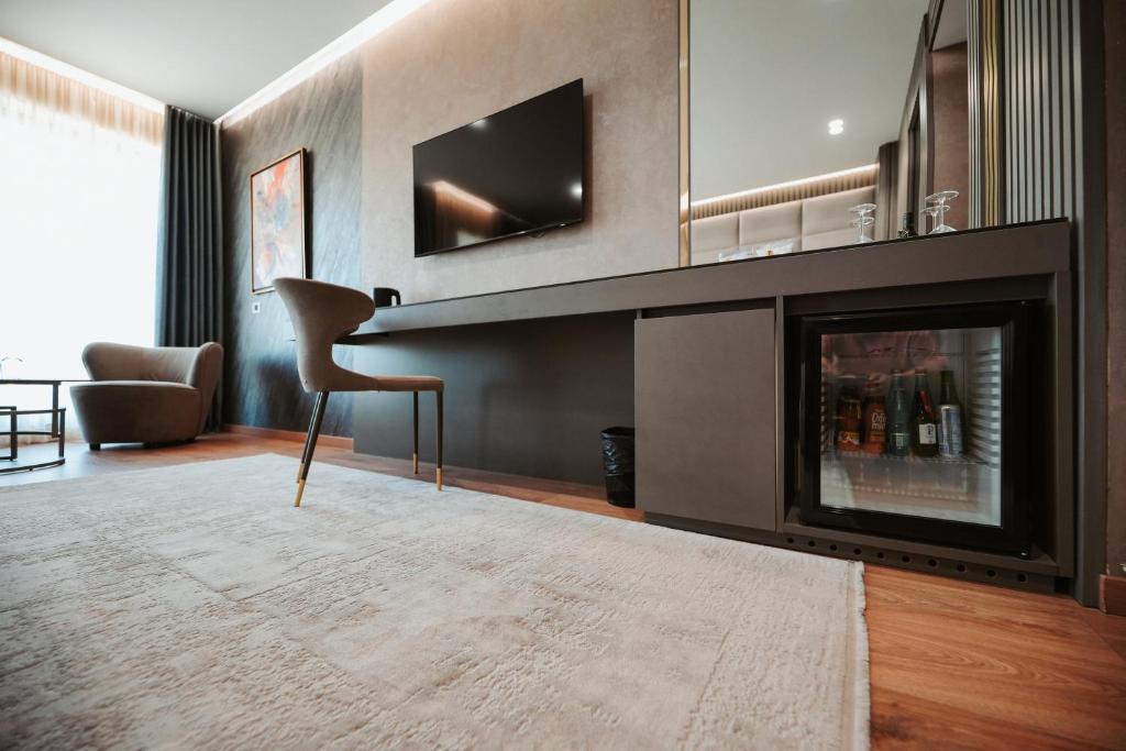 TV a/nebo společenská místnost v ubytování Marinaj Hotel & SPA