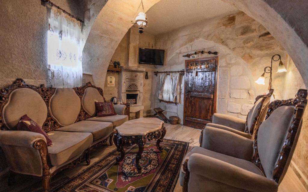 Maccan Cave Hotel - Stone Arch Room