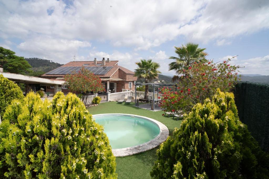 Swimmingpoolen hos eller tæt på Bellavista