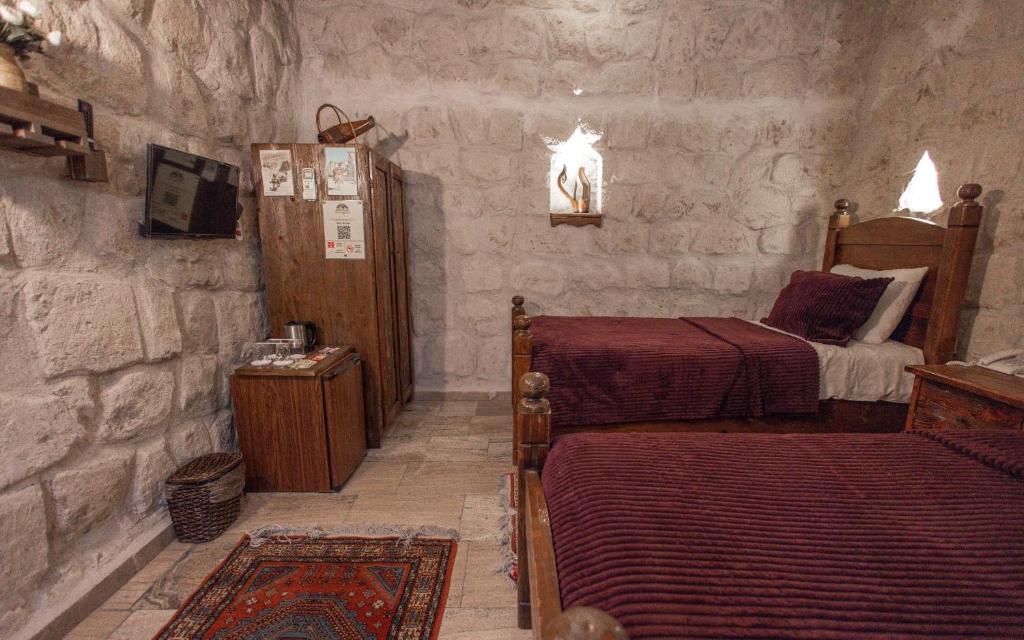 Maccan Cave Hotel - Stone Twin Room