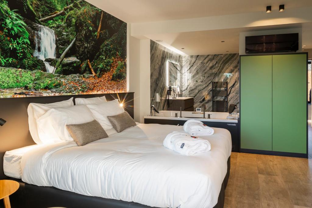 Postel nebo postele na pokoji v ubytování CC Nomie Hôtel Restaurant
