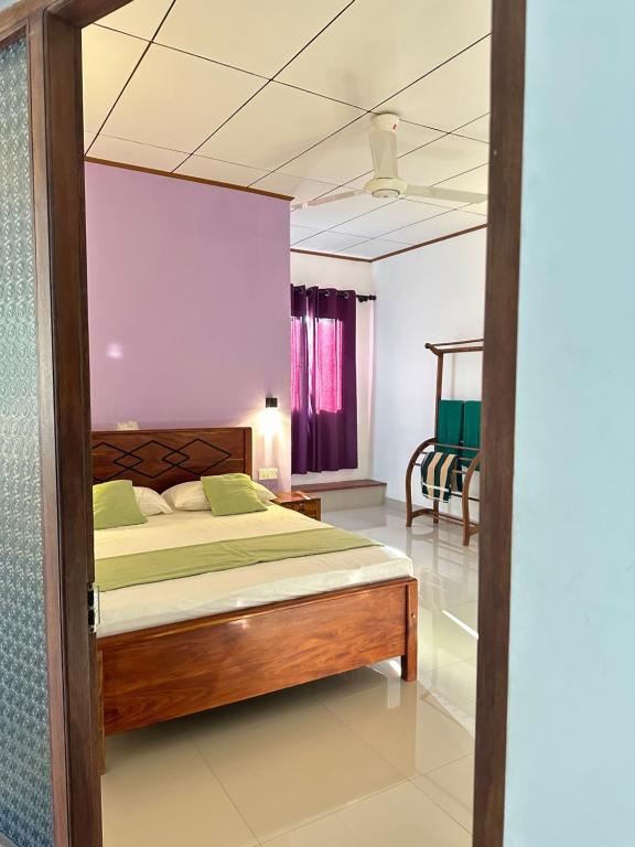Postel nebo postele na pokoji v ubytování KVA Talalla Beach Villa