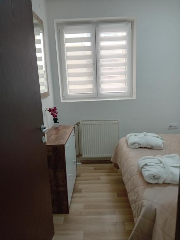 Postel nebo postele na pokoji v ubytování Apartman,, Nina ,,