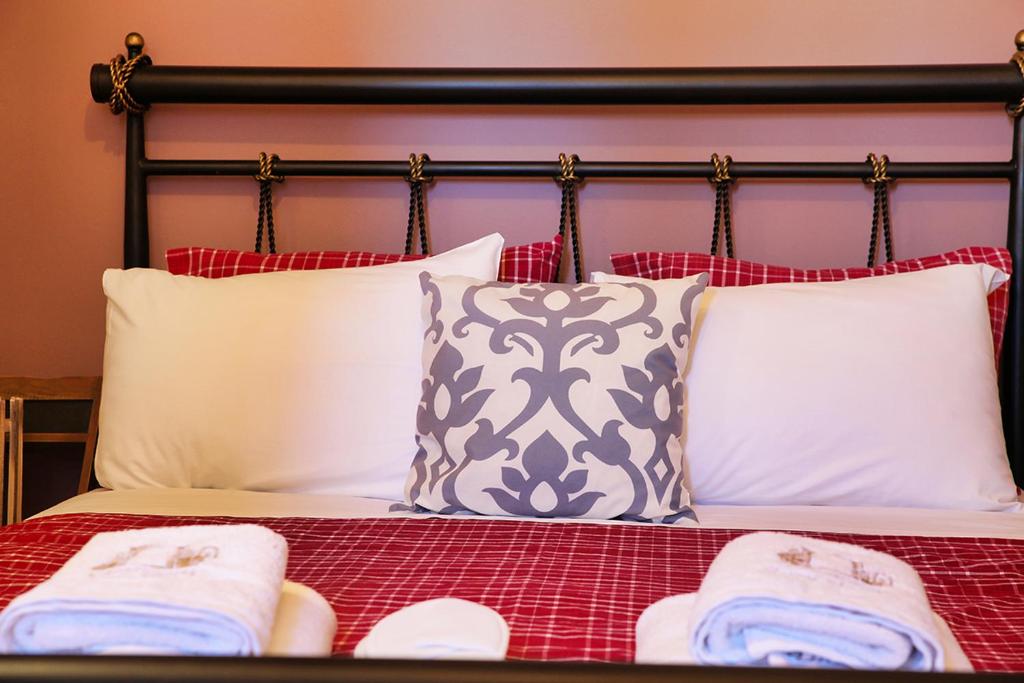 A bed or beds in a room at Venetis Luxury Apartments