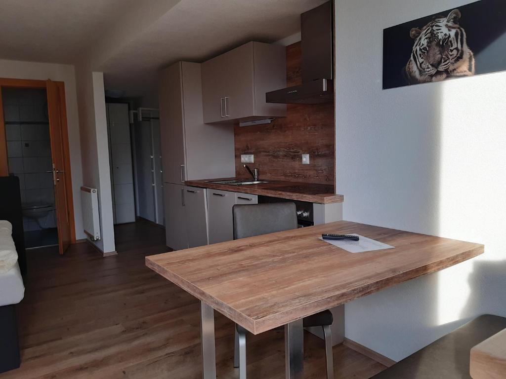 Kuchyň nebo kuchyňský kout v ubytování Gästehaus Flörl