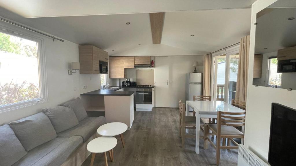 Photo de la galerie de l'établissement Mobilhome 3 bedrooms - 2 bathrooms - Ba302 - Siblu Bonne Anse La Palmyre, aux Mathes