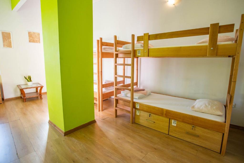 Anchi Guesthouse - 8床宿舍间的床位