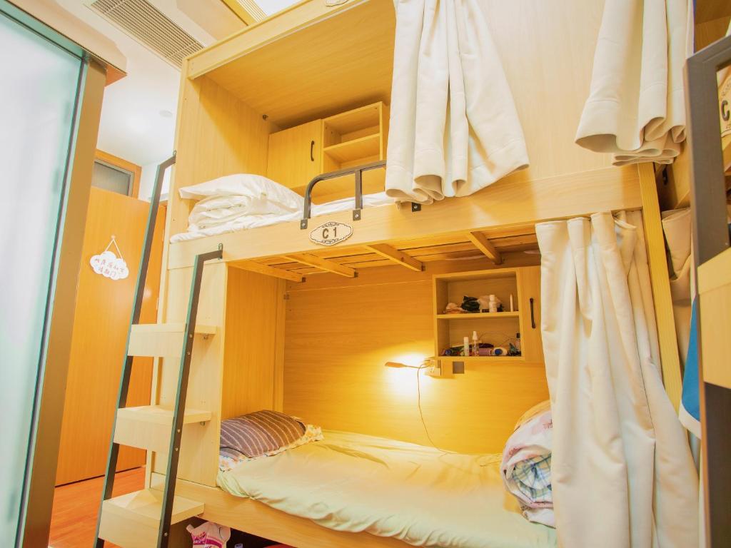 Giường trong phòng chung tại K3 Hostel Shenzen North Railway Stn Store