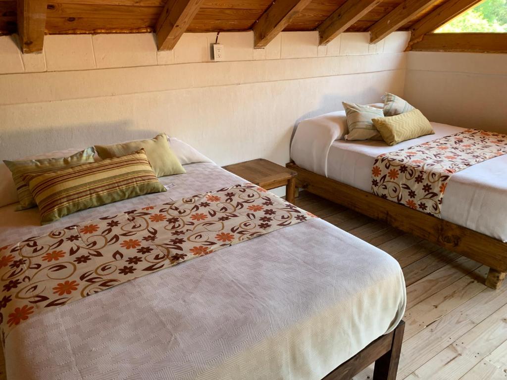 Postel nebo postele na pokoji v ubytování Cabañas los cactus 2