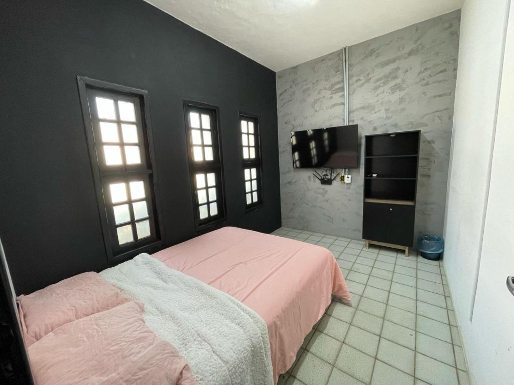 Katil atau katil-katil dalam bilik di Small Room Comfort