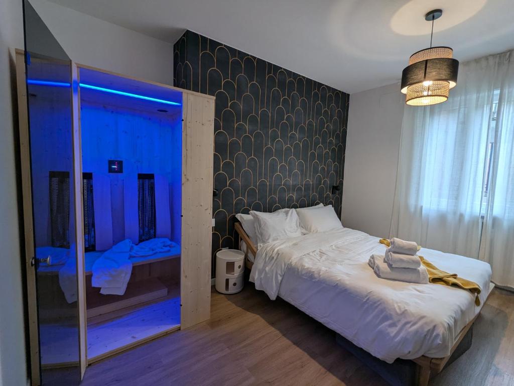 Postel nebo postele na pokoji v ubytování Depero di TSS' - Nuova Sauna infrared, FREE Parking, vicino al MART, Supermercato, Ristoranti