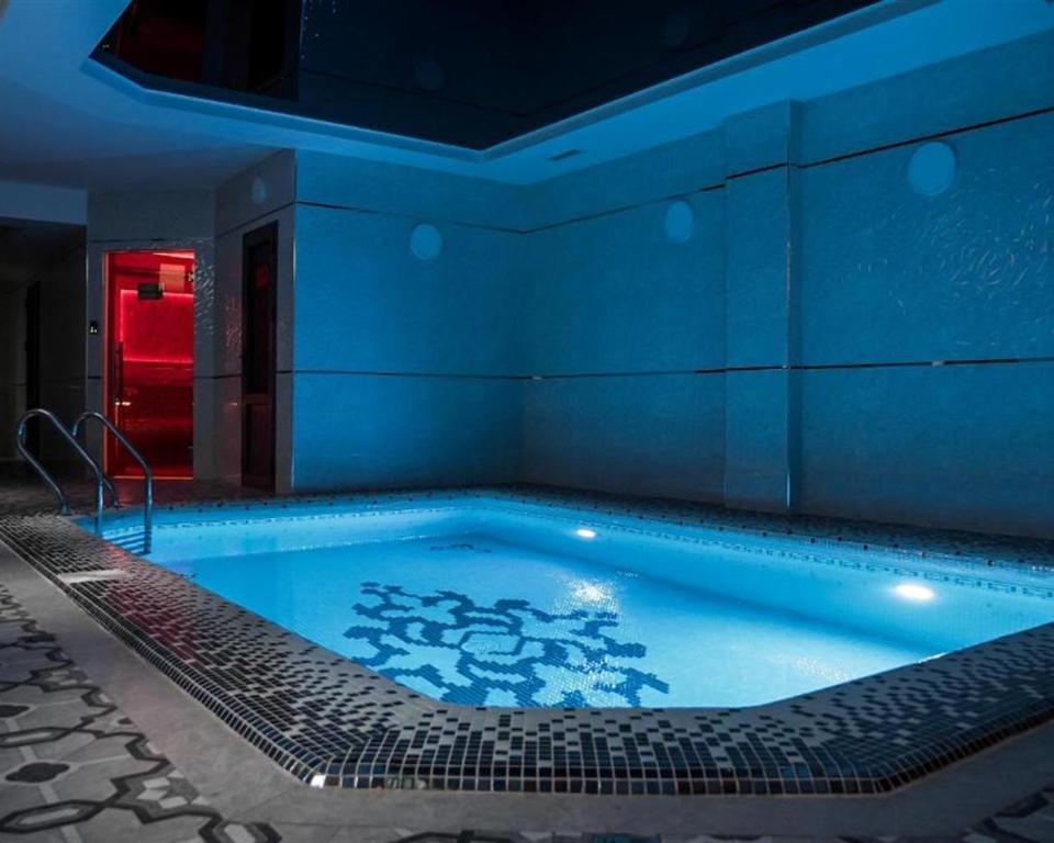 Bazén v ubytování The Level Hotel nebo v jeho okolí
