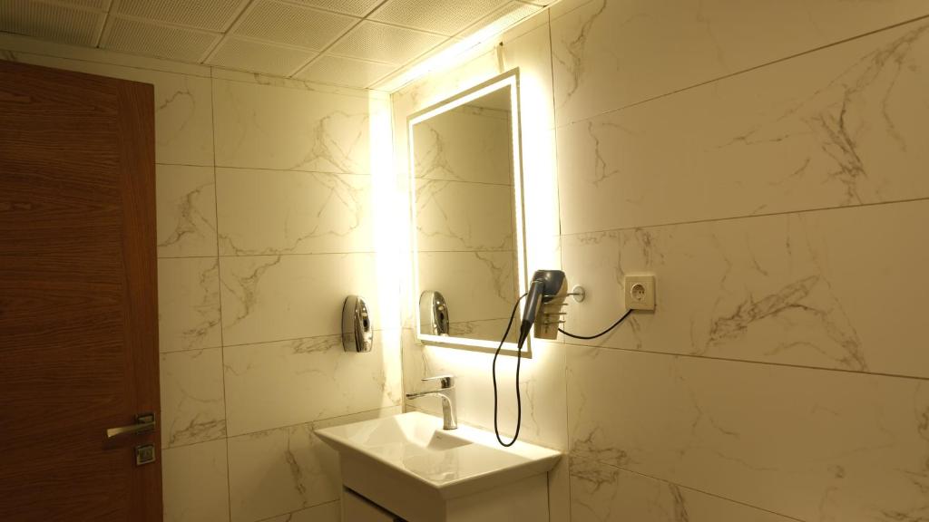 Afbeelding uit fotogalerij van Varyant Hotel in Konak