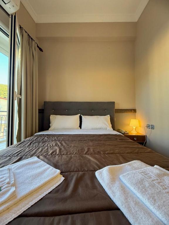 Postel nebo postele na pokoji v ubytování Hotel Koutriaris