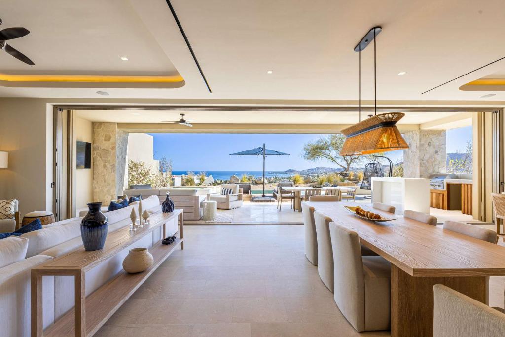 Posezení v ubytování Solesta 4BR Villa and Luxury Casita by The Agency Baja