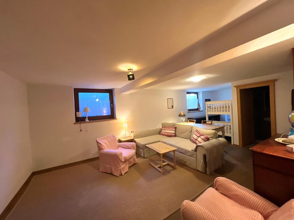 TV a/nebo společenská místnost v ubytování Chalet Aurach
